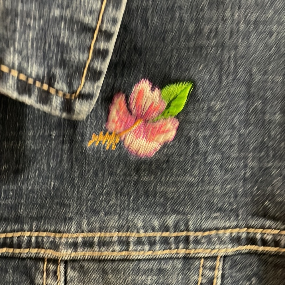 A.M.I. Jean Jacket - Picture 4 of 6